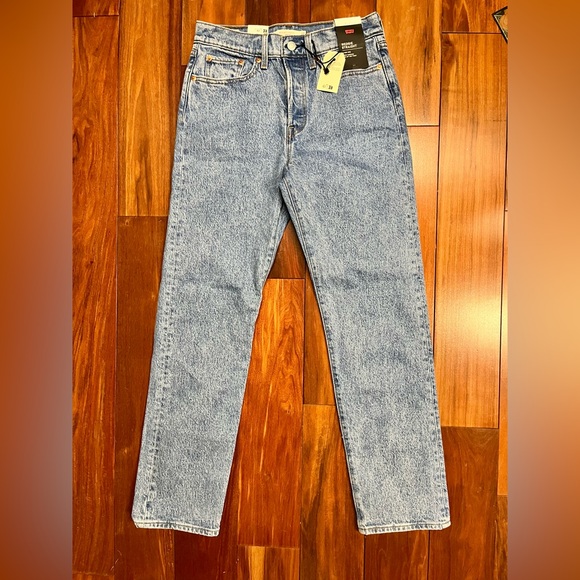 Levi's Wedgie Straight Jeans - Picture 2 of 8